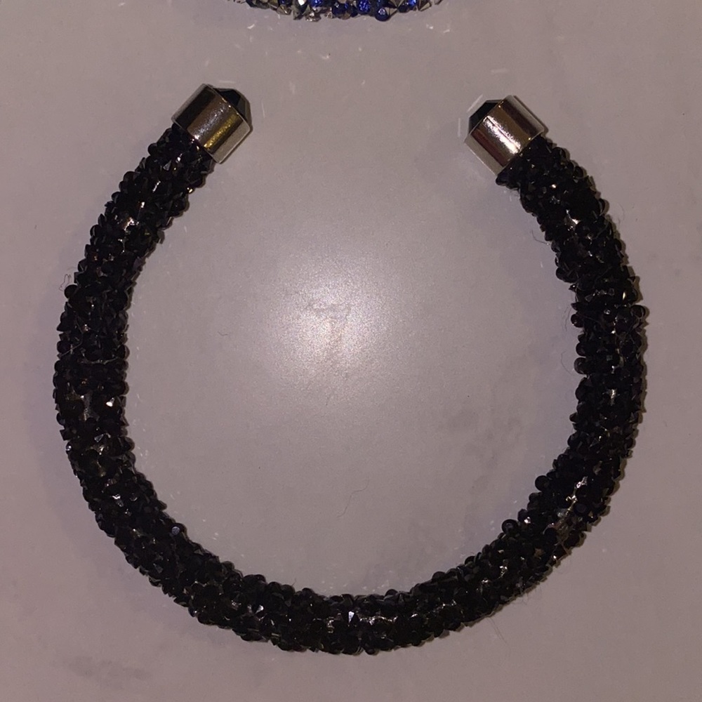 Set of two cuff bracelets beaded sparkly 1 blac 1 blue/silver one size fits all‌ - Picture 5 of 7